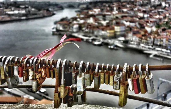 Picture macro, background, locks