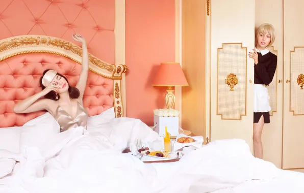 Picture girl, interior, Breakfast in bed, good morning
