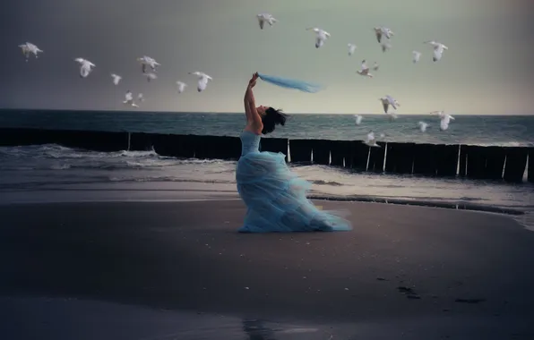 Picture girl, birds, the wind, Miss Froggi, cries of seagulls