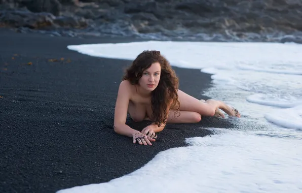Look, surf, brown hair, curls, deserted beach, SUSANN