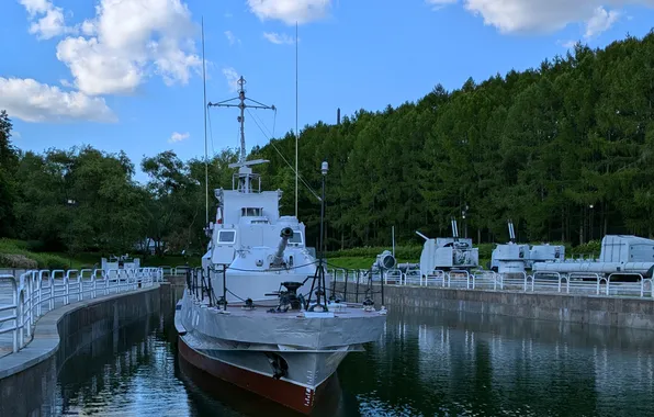 Museum, Bumblebee, artillery boat