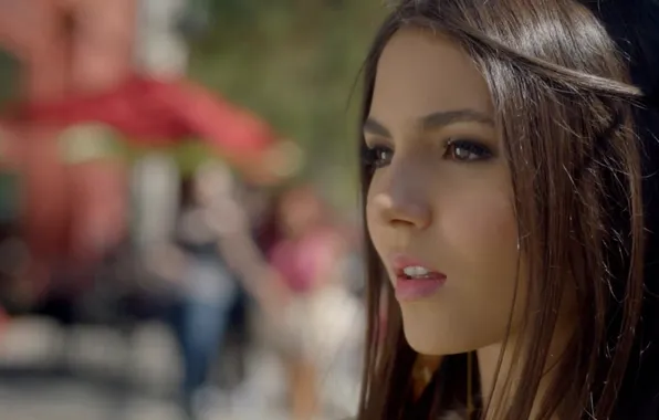 Look, spout, beauty, friendly, Victoria Justice