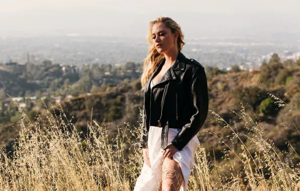 Grass, the sun, landscape, actress, jacket, blonde, photoshoot, kozhanka