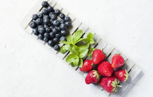 Berries, blueberries, strawberry, mint, ripe