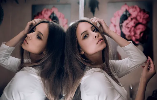 Reflection, makeup, sponge, the beauty, Gennady Limonov, Arina Saushkina