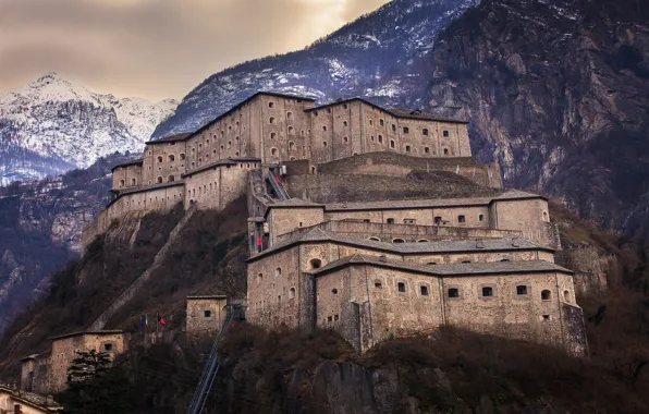 The sky, mountains, wall, building, Italy, fortress