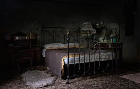 Wallpaper room, table, bed