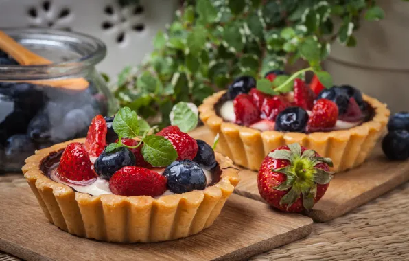 Picture berries, blueberries, strawberry, basket, dessert, sweet, cream, dessert