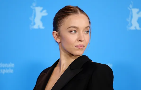 Look, pose, makeup, actress, hairstyle, photo session, background blue, Sydney Sweeney