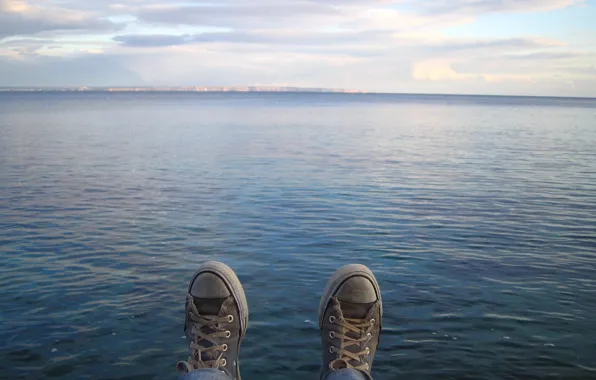 The sky, water, lake, sneakers