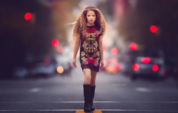 Picture the city, street, girl