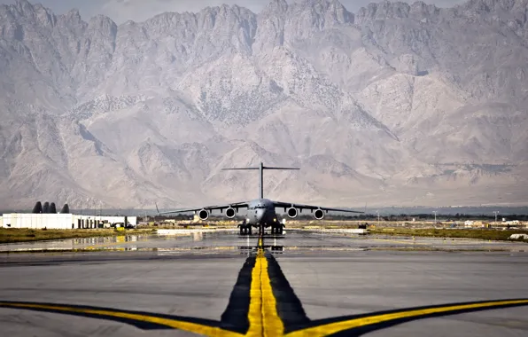 The plane, the airfield, C-17 Globemaster III