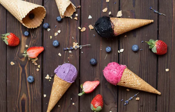 Picture berries, ice cream, horn, delicious