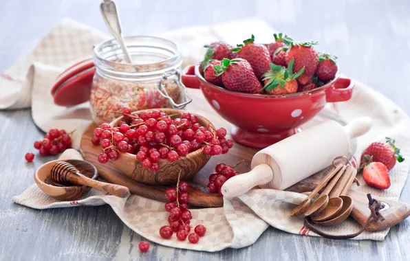 Picture berries, strawberry, honey, red, currants, spoon, rolling pin