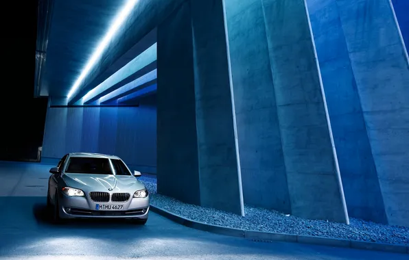 Picture Auto, Night, BMW, Silver, The building, 5 series, The front