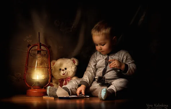 Picture toy, lamp, chocolate, boy, bear