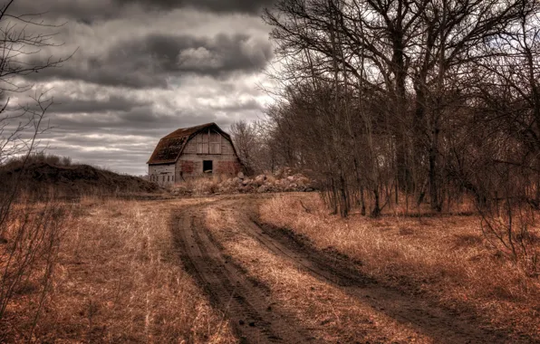 Picture road, overcast, the barn
