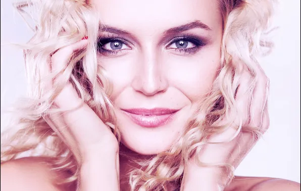 Face, hands, makeup, hairstyle, blonde, singer, celebrity, curls