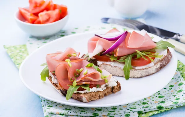 Sandwich, tomatoes, ham, rocket