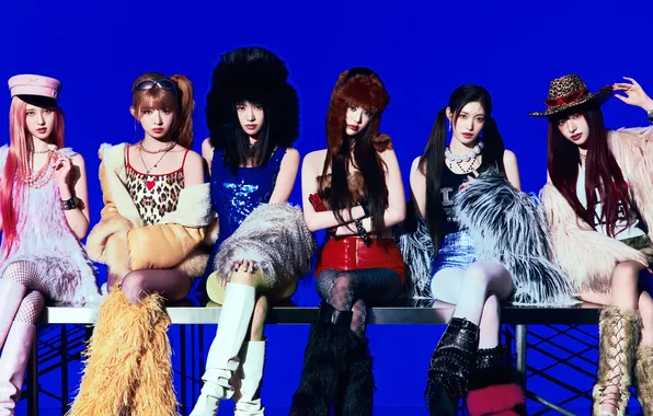 Picture REVIVE+, IVE, Blue background