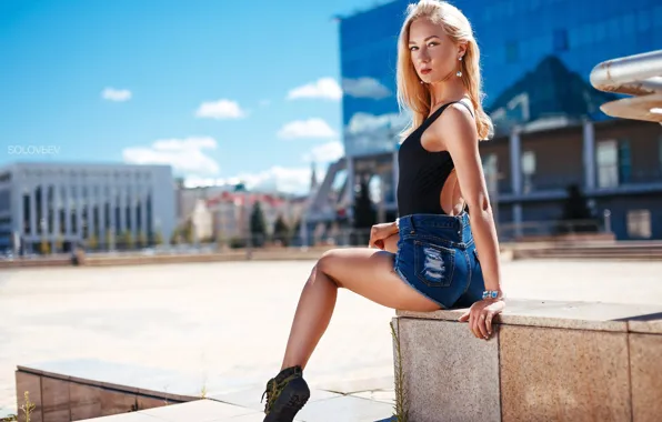 Look, the sun, sexy, pose, model, shorts, the building, portrait
