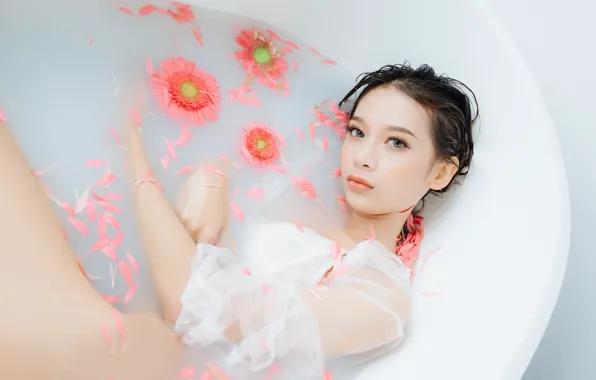 Picture white, look, water, girl, flowers, face, pose, eyelashes