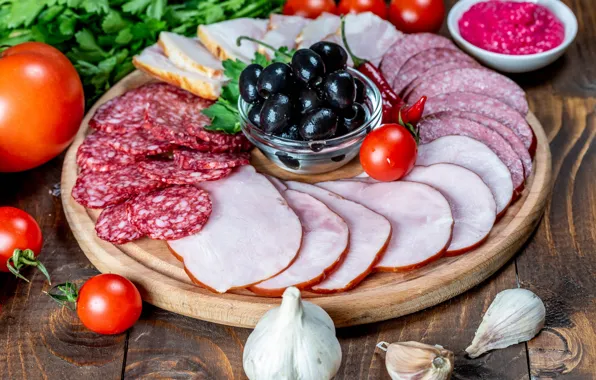 Sauce, sausage, cutting, olives, garlic
