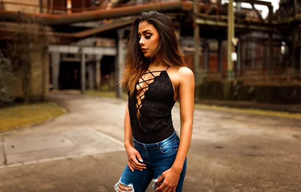 Pose, portrait, jeans, makeup, figure, hairstyle, brown hair, topic