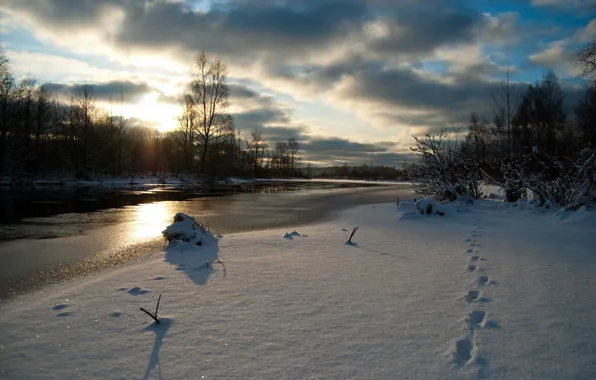 Picture winter, the sky, snow, traces, nature, river, photo