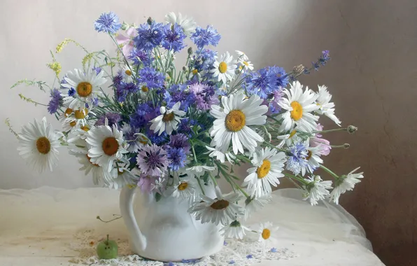 Picture flowers, chamomile, Board, pitcher, napkin, cornflowers