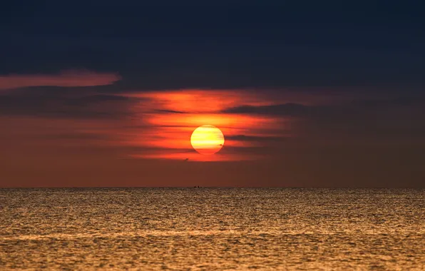 Sea, clouds, light, sunset, darkness, horizon, orange sky