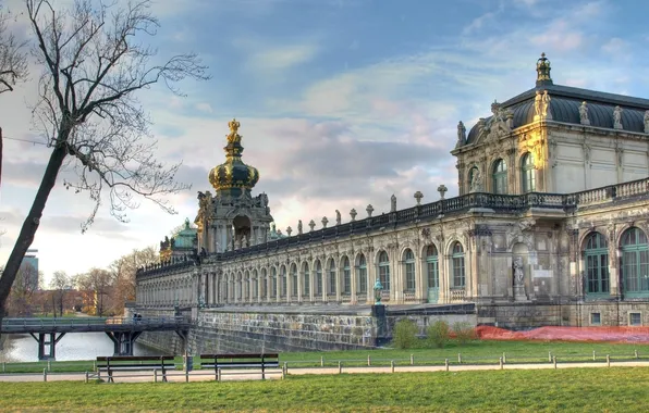 Picture ARCHITECTURE, RIVER, The BUILDING, ARCH, COLUMNS, The DOME, STATUES