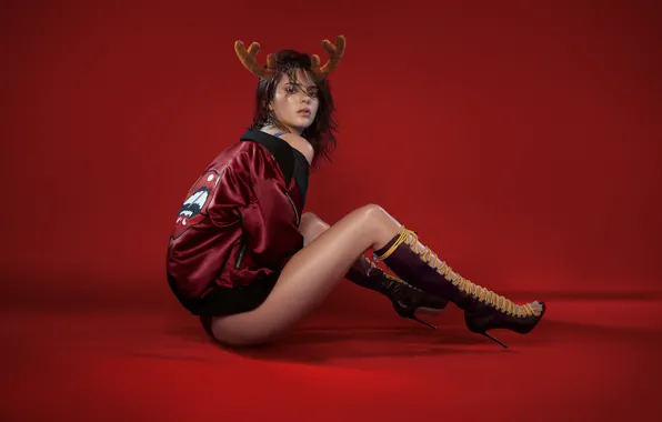 Pose, model, horn, Kendall Jenner
