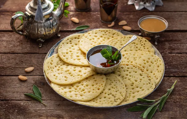 Kettle, honey, peanuts, pancakes, sage