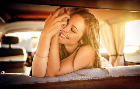 Auto, girl, laughter, EIKONAS