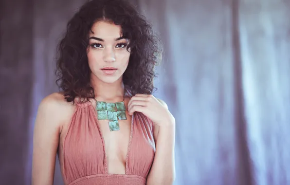 Picture girl, brunette, curls