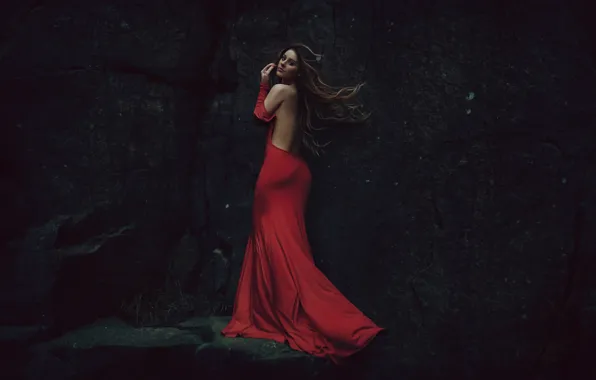 Rock, the wind, stone, in red, Lady Lazarus