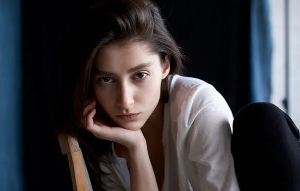 Picture portrait, brown-eyed, Marina Grechishnikova, Natasha Vysotskaya, sponge