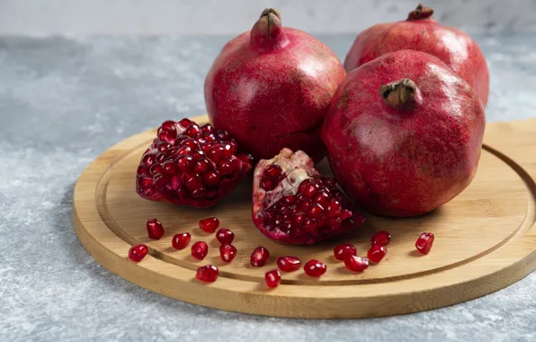 Grenades, cutting Board, pomegranate grains
