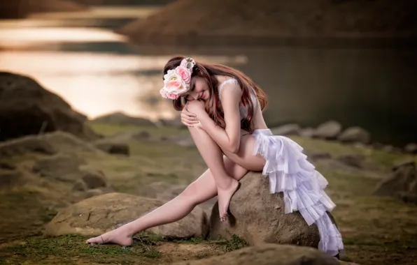 Legs, wreath, on the stone