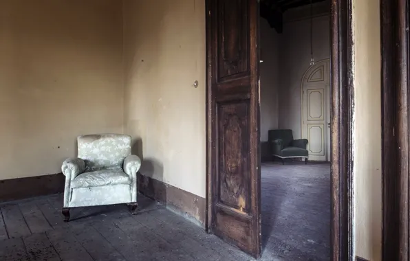 Picture room, chair, door