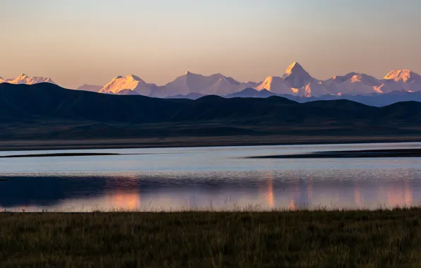 Wallpaper pond, grass, reflection, mountains