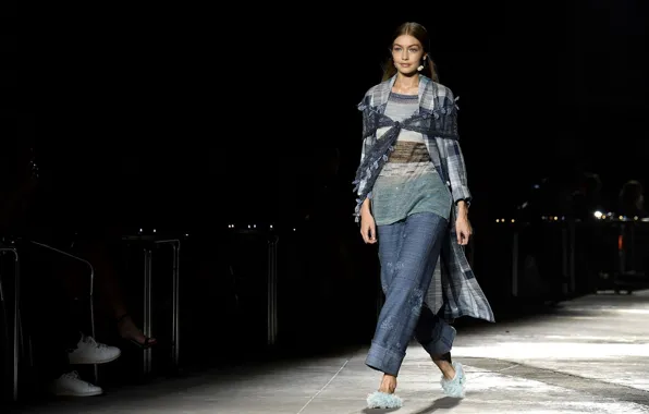 Podium, the show, Gigi Hadid