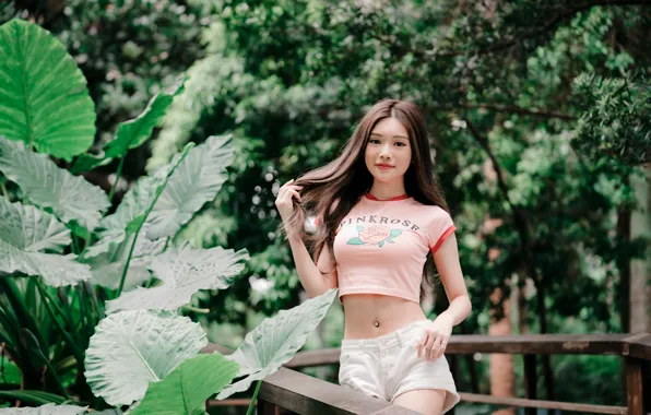 Picture pose, piercing, belly, t-shirt, shorts, brown hair, Asian, cutie