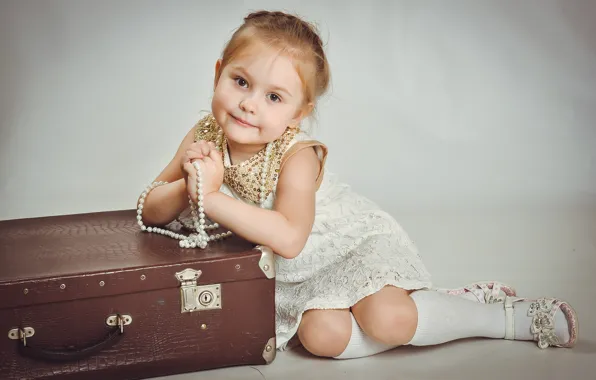 Picture dress, girl, beads, suitcase