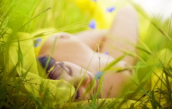 BODY, GRASS, CHEST, BROWN hair, MOOD, GREEN, LAWN