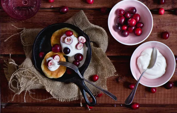 Picture berries, cream, spoon, plug, cherry, pancakes