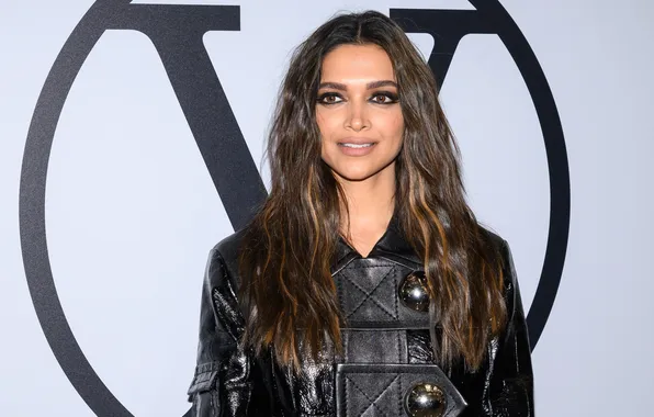 Look, pose, makeup, actress, hairstyle, brown hair, cloak, Louis Vuitton