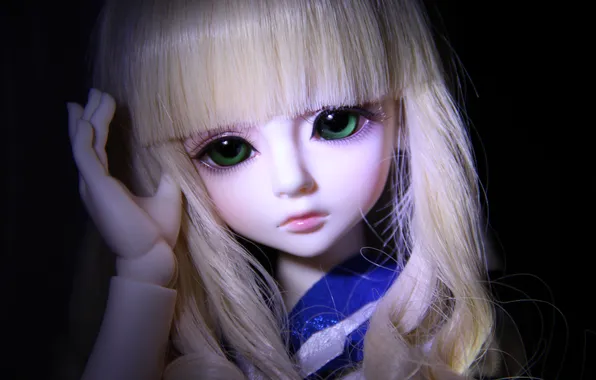 Picture doll, blonde, black background, green eyes, doll, BJD, jointed doll