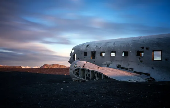 Field, the sky, the plane